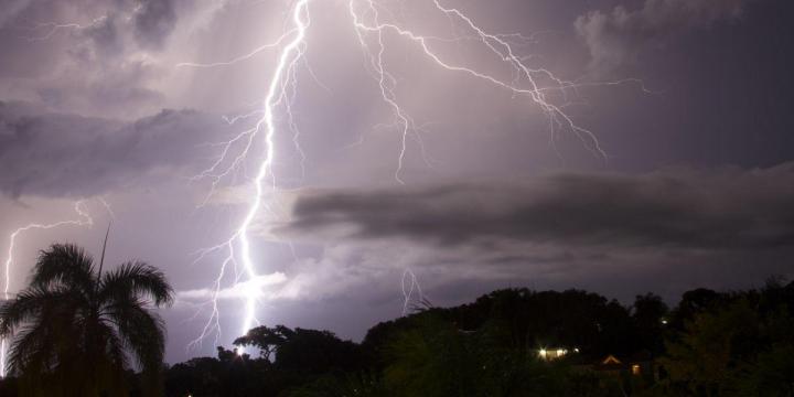 Offrant une gamme complète de solutions, aux problèmes de protection contre la foudre